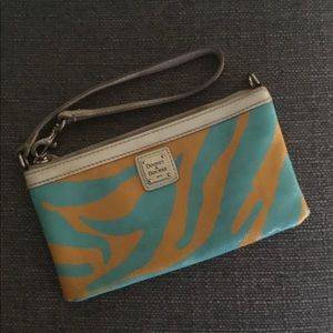 Dooney and Bourke clutch